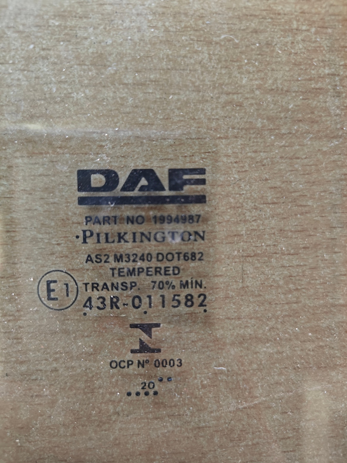 SECOND-HAND GENUINE R/H WINDOW GLASS 1994987